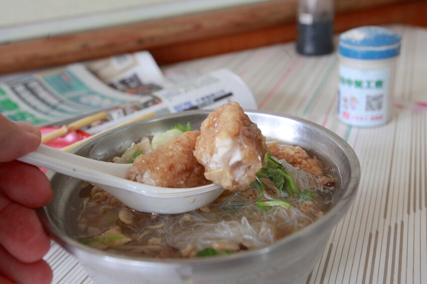 台南市永康區吃。台南市|永康區。「鹽行土魠魚羹」隱身在鹽行三村國小旁專賣台南特色小吃,主打土魠魚和虱目魚相關料理