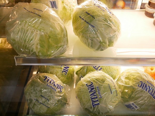 青菜啦啦：青菜啦啦-台南沙拉  與書局合併一起的複合式簡餐  享用輕盈沙拉的同時啜幾口咖啡  順便與書香為伍