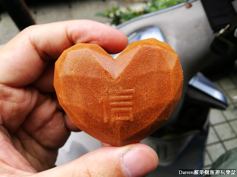 『桃園統領廣場』紅玉滿赤心雞蛋糕/IG打卡愛心玫瑰花造型撩妹雞蛋糕/桃園火車站前美食 - Darren蘋果樹旅遊玩樂誌