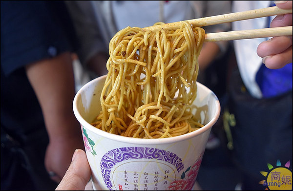 麵參ㄘ:逢甲美食。麵參ㄘ。銅板價日本乾拌麵獨特口感與香辣赤味噌香氣 加溫泉蛋更過癮