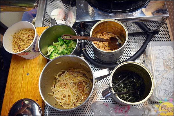 麵參ㄘ:逢甲美食。麵參ㄘ。銅板價日本乾拌麵獨特口感與香辣赤味噌香氣 加溫泉蛋更過癮