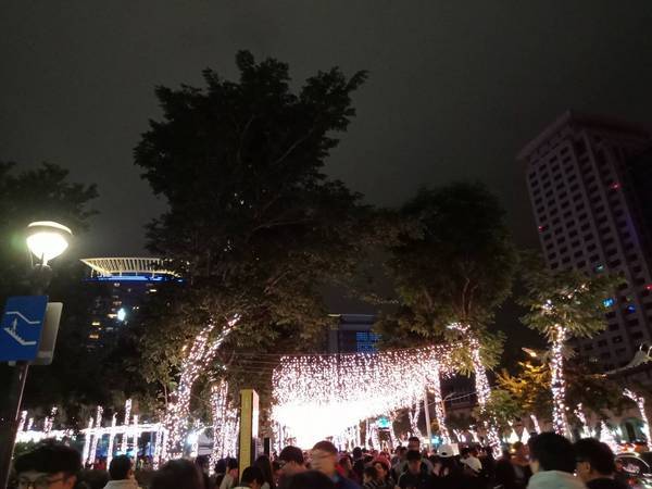 2018新北市歡樂耶誕城：【新北景點】2018新北歡樂耶誕城@捷運板橋站