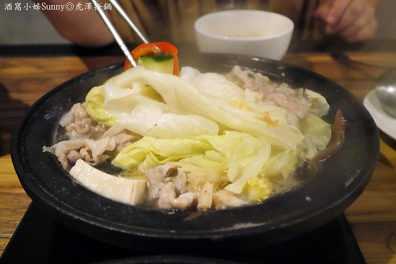 嘉義火鍋迷你食記|別人是霧裡看花,我們是霧裡吃鍋!嗨~虎澤拾鍋(內附迷霧影片)