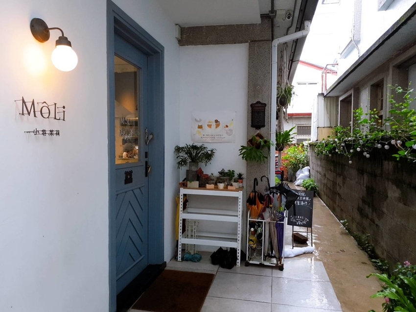 【花蓮.市區】小巷茉莉餐廳。抹茶+巧克力+蜂蜜舒芙蕾鬆餅。店內莫蘭迪色系柔美院子超好拍