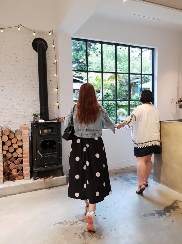 【花蓮.市區】小巷茉莉餐廳。抹茶+巧克力+蜂蜜舒芙蕾鬆餅。店內莫蘭迪色系柔美院子超好拍