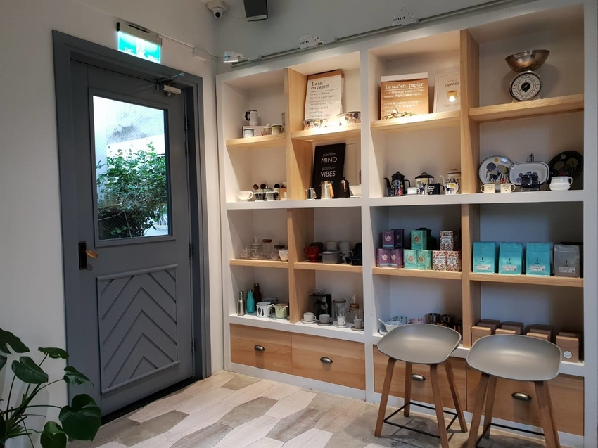 【花蓮.市區】小巷茉莉餐廳。抹茶+巧克力+蜂蜜舒芙蕾鬆餅。店內莫蘭迪色系柔美院子超好拍