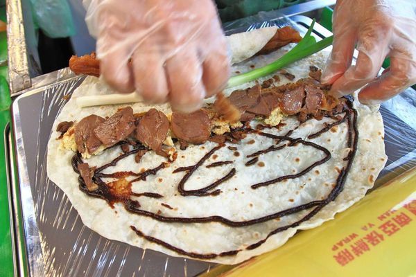 【超過170個攤位!】各式各樣美食、食材讓你逛到腳酸!不論刮風還是下大雨,都能逛街絕佳室內好景點!-汐止秀豐市場