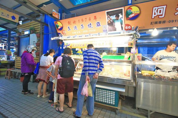 【超過170個攤位!】各式各樣美食、食材讓你逛到腳酸!不論刮風還是下大雨,都能逛街絕佳室內好景點!-汐止秀豐市場