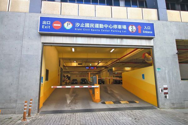 【超過170個攤位!】各式各樣美食、食材讓你逛到腳酸!不論刮風還是下大雨,都能逛街絕佳室內好景點!-汐止秀豐市場