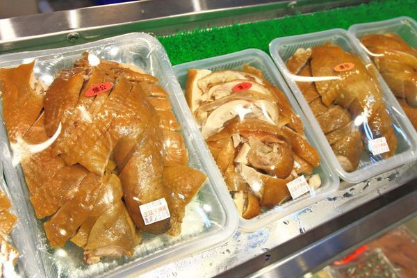 【超過170個攤位!】各式各樣美食、食材讓你逛到腳酸!不論刮風還是下大雨,都能逛街絕佳室內好景點!-汐止秀豐市場