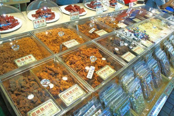 【超過170個攤位!】各式各樣美食、食材讓你逛到腳酸!不論刮風還是下大雨,都能逛街絕佳室內好景點!-汐止秀豐市場