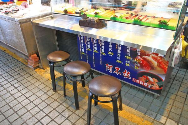 【超過170個攤位!】各式各樣美食、食材讓你逛到腳酸!不論刮風還是下大雨,都能逛街絕佳室內好景點!-汐止秀豐市場