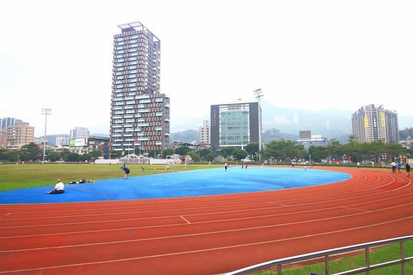 【超過170個攤位!】各式各樣美食、食材讓你逛到腳酸!不論刮風還是下大雨,都能逛街絕佳室內好景點!-汐止秀豐市場