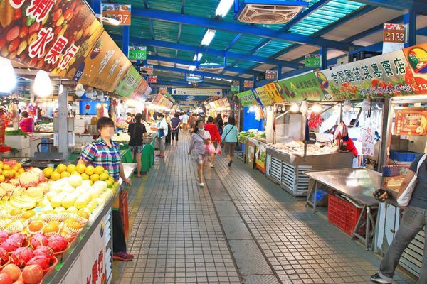 【超過170個攤位!】各式各樣美食、食材讓你逛到腳酸!不論刮風還是下大雨,都能逛街絕佳室內好景點!-汐止秀豐市場