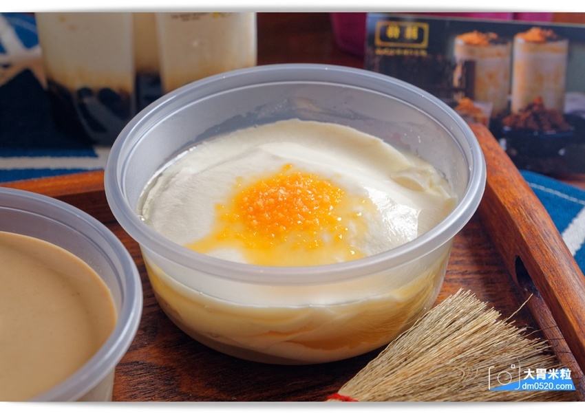 創意港式甜品x台式手搖,糖朝甜品屋,台北101新登場,必喝黑磚柴燒珍奶芝花,港式豆腐花,搭配專利環保杯,在家也能蓋出101,台北101美食推薦, - 大胃米粒 DAVID & MILLY