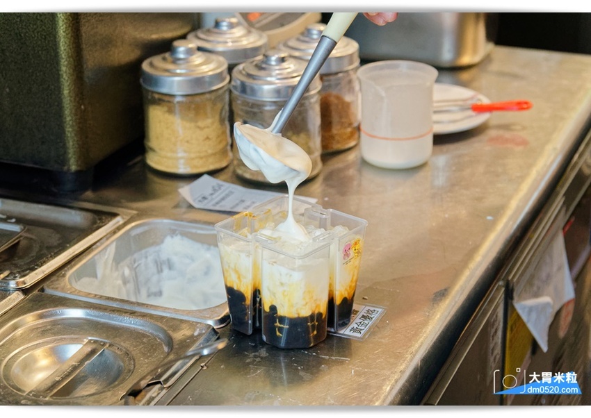 創意港式甜品x台式手搖,糖朝甜品屋,台北101新登場,必喝黑磚柴燒珍奶芝花,港式豆腐花,搭配專利環保杯,在家也能蓋出101,台北101美食推薦, - 大胃米粒 DAVID & MILLY