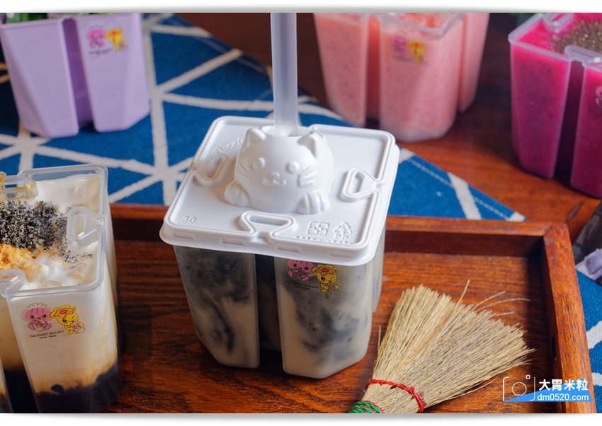 創意港式甜品x台式手搖,糖朝甜品屋,台北101新登場,必喝黑磚柴燒珍奶芝花,港式豆腐花,搭配專利環保杯,在家也能蓋出101,台北101美食推薦, - 大胃米粒 DAVID & MILLY