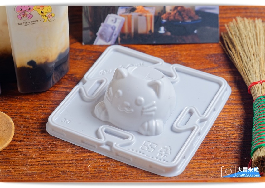 創意港式甜品x台式手搖,糖朝甜品屋,台北101新登場,必喝黑磚柴燒珍奶芝花,港式豆腐花,搭配專利環保杯,在家也能蓋出101,台北101美食推薦, - 大胃米粒 DAVID & MILLY