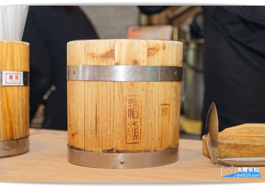 創意港式甜品x台式手搖,糖朝甜品屋,台北101新登場,必喝黑磚柴燒珍奶芝花,港式豆腐花,搭配專利環保杯,在家也能蓋出101,台北101美食推薦, - 大胃米粒 DAVID & MILLY