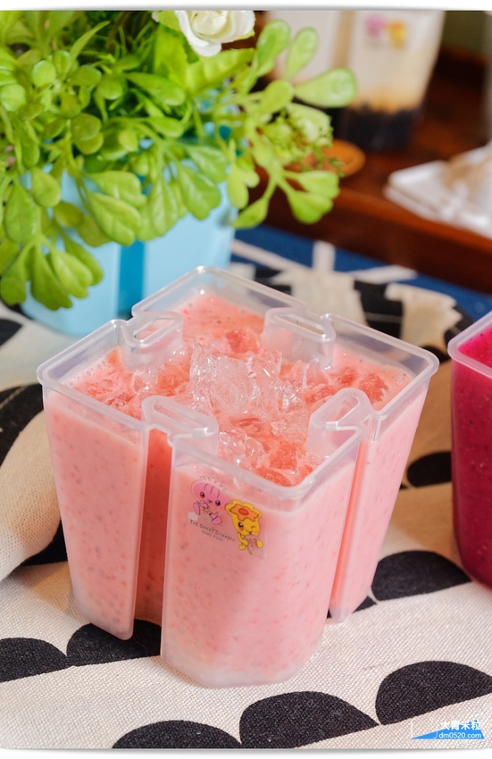 創意港式甜品x台式手搖,糖朝甜品屋,台北101新登場,必喝黑磚柴燒珍奶芝花,港式豆腐花,搭配專利環保杯,在家也能蓋出101,台北101美食推薦, - 大胃米粒 DAVID & MILLY