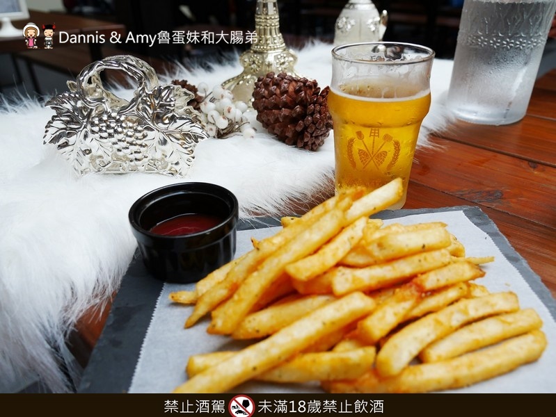 《南投景點》蔡氏釀酒精釀酒廠。隱身草屯的絕美觀光工廠。不出國也能欣賞歐洲景緻品嚐精釀美酒享受聖誕大餐｜（影片）