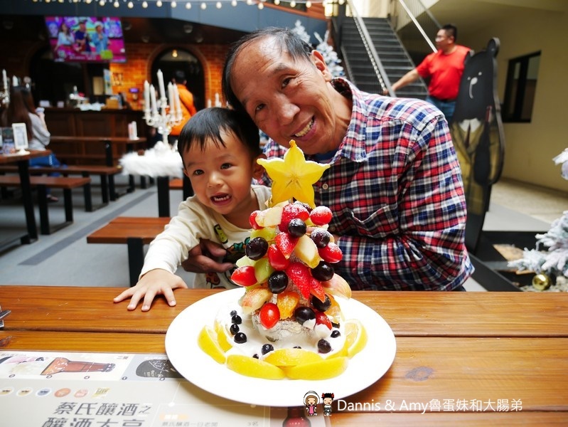 《南投景點》蔡氏釀酒精釀酒廠。隱身草屯的絕美觀光工廠。不出國也能欣賞歐洲景緻品嚐精釀美酒享受聖誕大餐｜（影片）