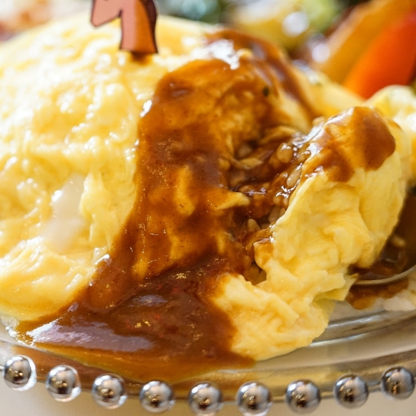 跳躍的宅男 - [花蓮美食]粉色系夢幻少女風超好拍 日式半熟蛋包飯推薦 自製彩虹千層蛋糕好吃又好看-Unicorn獨角獸洋食館