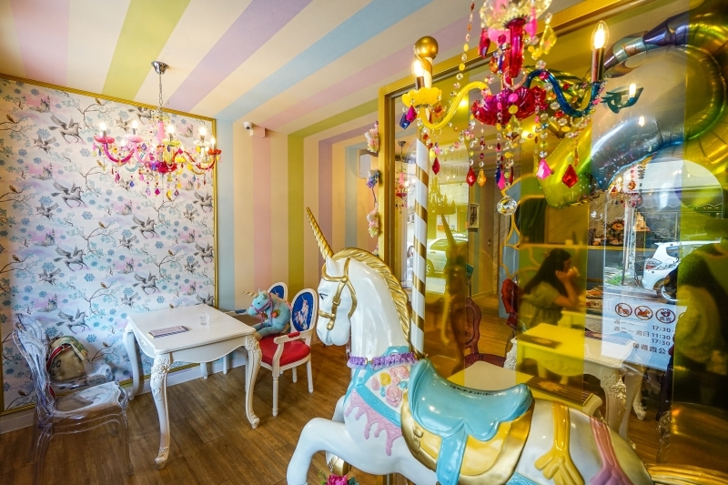 跳躍的宅男 - [花蓮美食]粉色系夢幻少女風超好拍 日式半熟蛋包飯推薦 自製彩虹千層蛋糕好吃又好看-Unicorn獨角獸洋食館