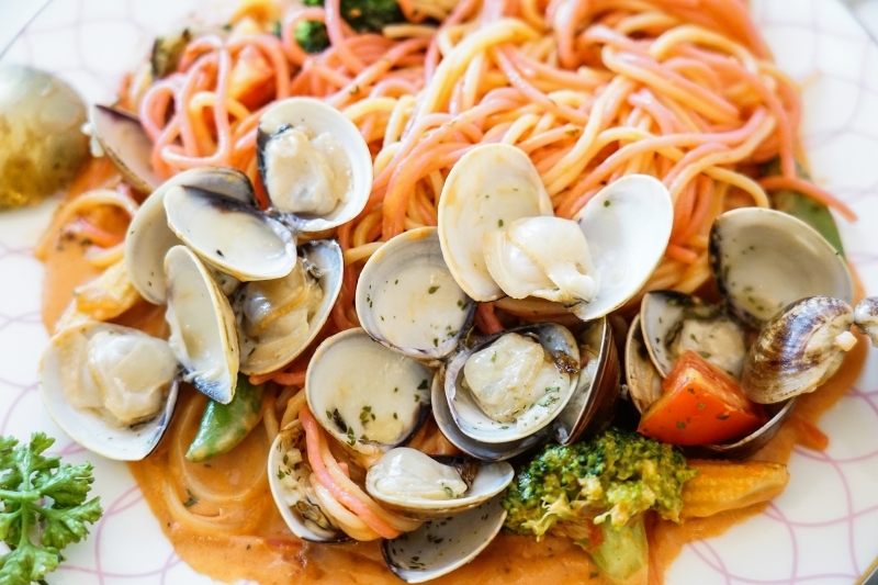 跳躍的宅男 - [花蓮美食]粉色系夢幻少女風超好拍 日式半熟蛋包飯推薦 自製彩虹千層蛋糕好吃又好看-Unicorn獨角獸洋食館