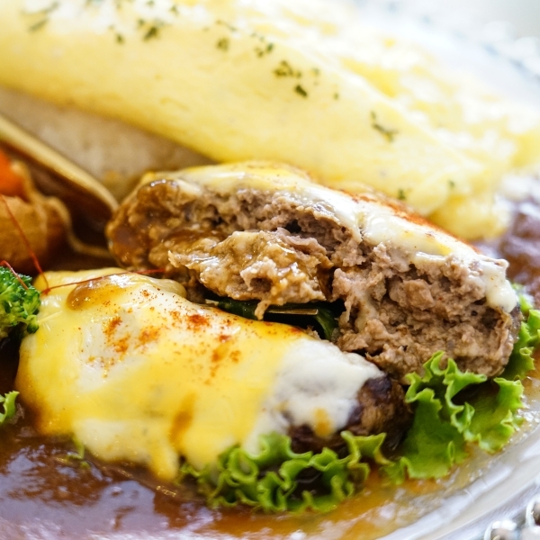 跳躍的宅男 - [花蓮美食]粉色系夢幻少女風超好拍 日式半熟蛋包飯推薦 自製彩虹千層蛋糕好吃又好看-Unicorn獨角獸洋食館