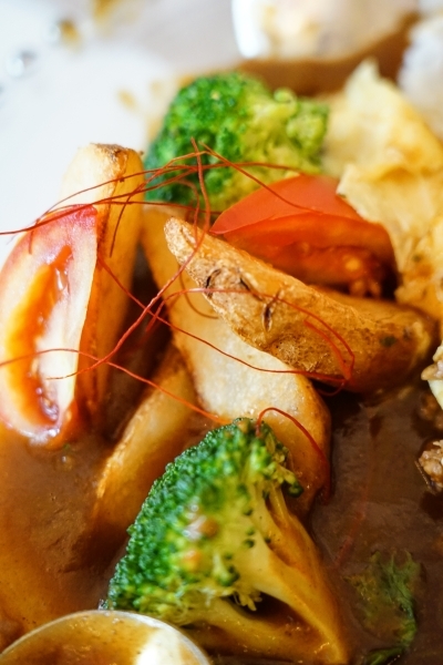 跳躍的宅男 - [花蓮美食]粉色系夢幻少女風超好拍 日式半熟蛋包飯推薦 自製彩虹千層蛋糕好吃又好看-Unicorn獨角獸洋食館