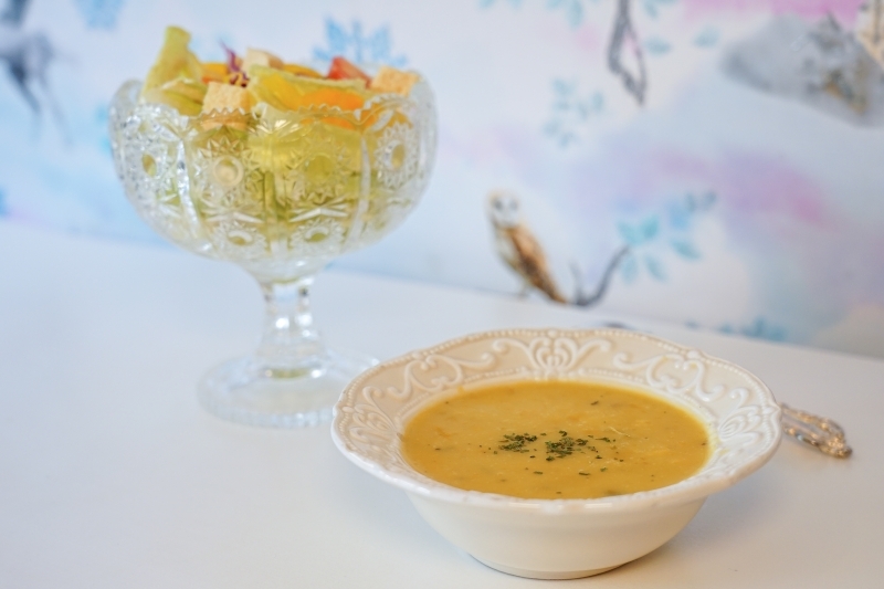 跳躍的宅男 - [花蓮美食]粉色系夢幻少女風超好拍 日式半熟蛋包飯推薦 自製彩虹千層蛋糕好吃又好看-Unicorn獨角獸洋食館