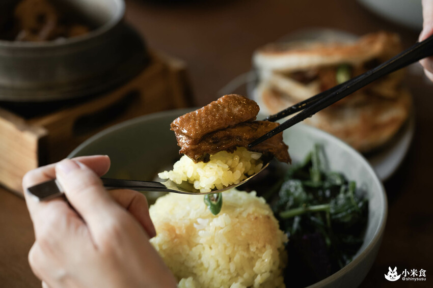 有春茶館大墩店｜情懷好味重拾家溫度。還有隱藏版古早味冰沙｜台中茶館小吃｜公益路下午茶推薦 - 小米食