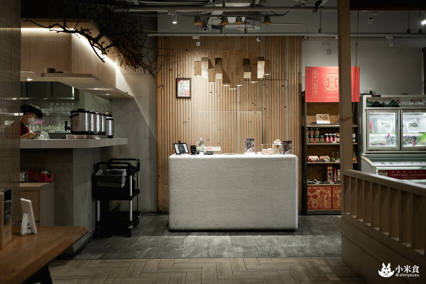 有春茶館大墩店｜情懷好味重拾家溫度。還有隱藏版古早味冰沙｜台中茶館小吃｜公益路下午茶推薦 - 小米食