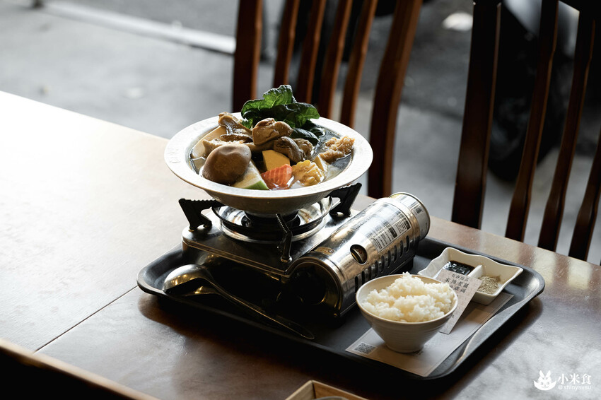 有春茶館大墩店｜情懷好味重拾家溫度。還有隱藏版古早味冰沙｜台中茶館小吃｜公益路下午茶推薦 - 小米食