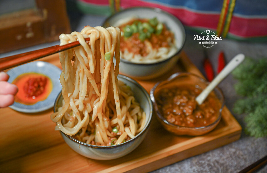 台味餐盒雙主菜+送飲料很豐盛,還有冷凍熟食包優惠中*妮妮布魯