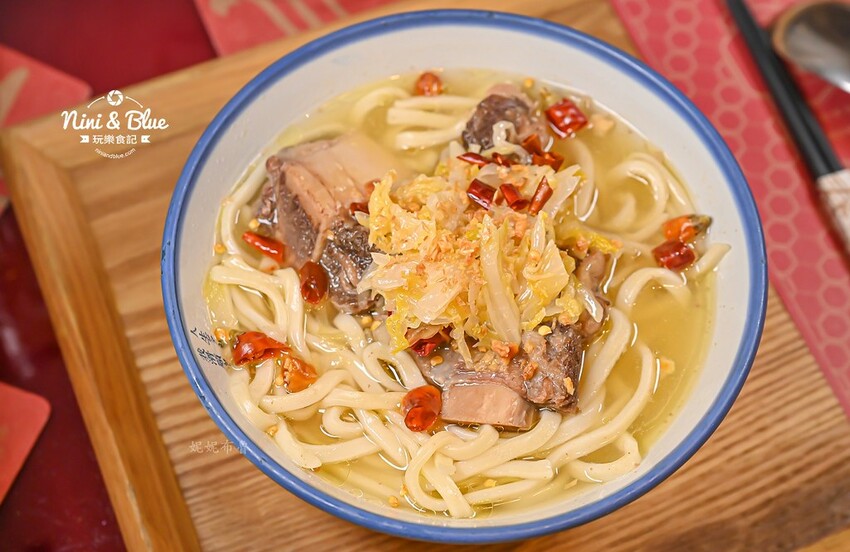 台中茶館推薦，麻辣臭豆腐魚鍋超帶勁、烏魚子麻糬有趣又好吃