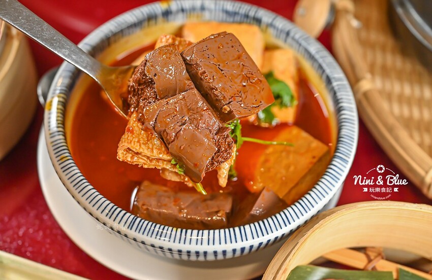 台中茶館推薦，麻辣臭豆腐魚鍋超帶勁、烏魚子麻糬有趣又好吃