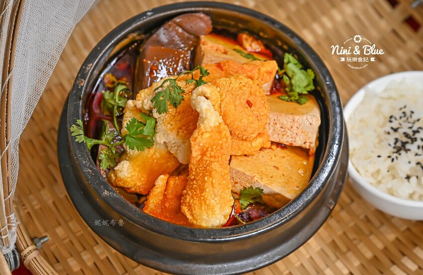 台中茶館推薦，麻辣臭豆腐魚鍋超帶勁、烏魚子麻糬有趣又好吃