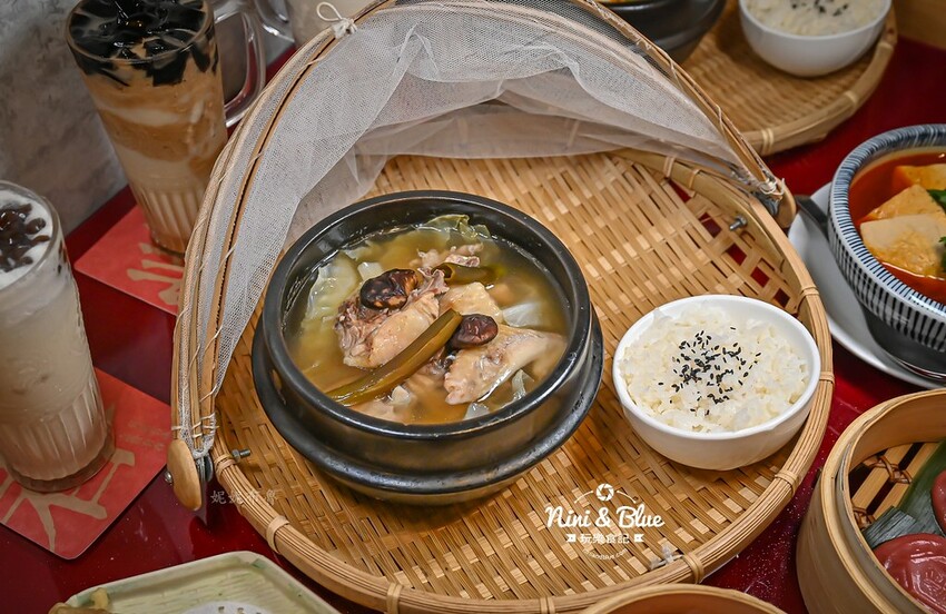 台中茶館推薦，麻辣臭豆腐魚鍋超帶勁、烏魚子麻糬有趣又好吃