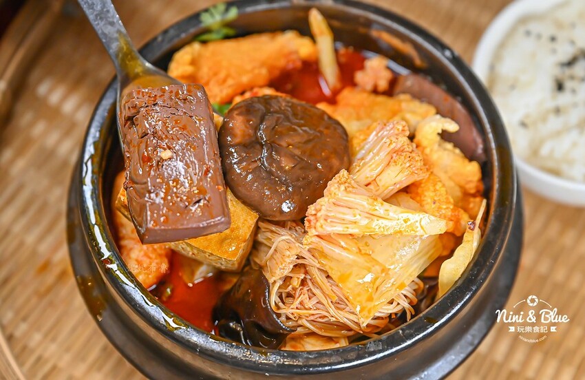 台中茶館推薦，麻辣臭豆腐魚鍋超帶勁、烏魚子麻糬有趣又好吃