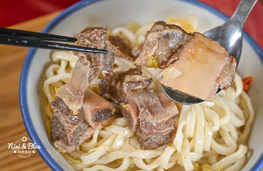 台中茶館推薦，麻辣臭豆腐魚鍋超帶勁、烏魚子麻糬有趣又好吃