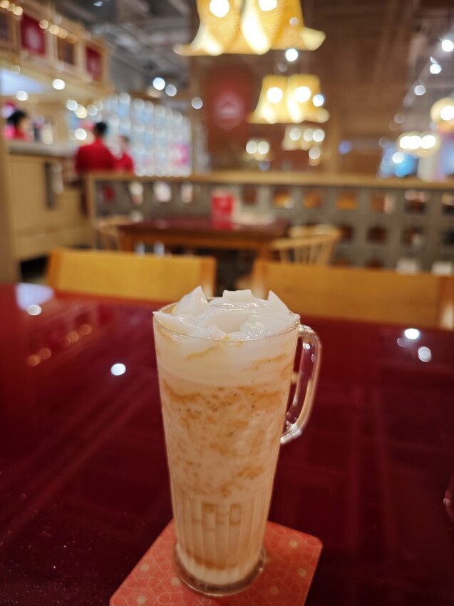 【台中最潮台味茶館】有春茶館TOP12必吃必喝推薦｜網美打卡甜點＋麻油雞鍋一次滿足 - 老爺爺與小老婆