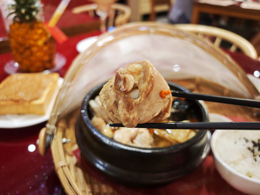 【台中最潮台味茶館】有春茶館TOP12必吃必喝推薦｜網美打卡甜點＋麻油雞鍋一次滿足 - 老爺爺與小老婆