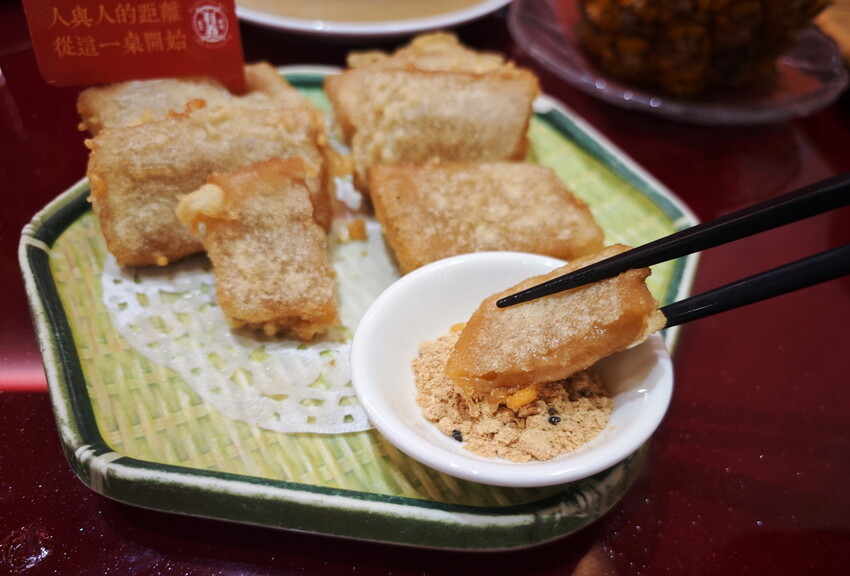 【台中最潮台味茶館】有春茶館TOP12必吃必喝推薦｜網美打卡甜點＋麻油雞鍋一次滿足 - 老爺爺與小老婆