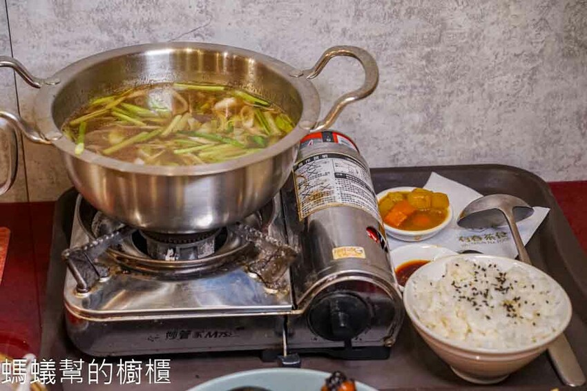 台中市南屯區有春茶館 | 台中南屯美食茶館，經典麻油雞、蜜糖粳粽冰、魷魚螺肉蒜，點心飲料高水準，聚餐包廂都合宜！ - 螞蟻幫的櫥櫃
