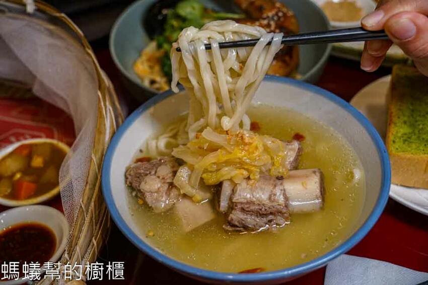 台中市南屯區有春茶館 | 台中南屯美食茶館，經典麻油雞、蜜糖粳粽冰、魷魚螺肉蒜，點心飲料高水準，聚餐包廂都合宜！ - 螞蟻幫的櫥櫃