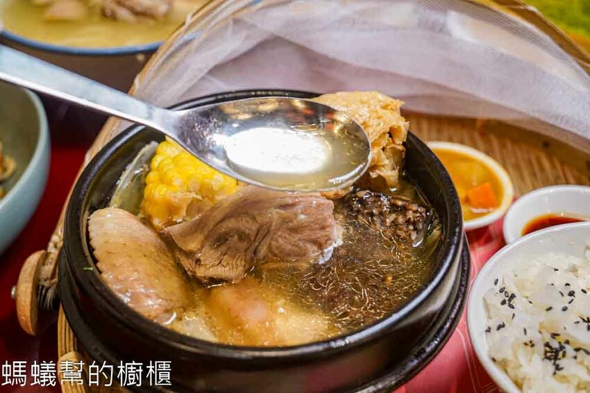 台中市南屯區有春茶館 | 台中南屯美食茶館，經典麻油雞、蜜糖粳粽冰、魷魚螺肉蒜，點心飲料高水準，聚餐包廂都合宜！ - 螞蟻幫的櫥櫃