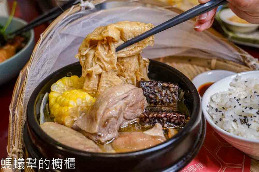 台中市南屯區有春茶館 | 台中南屯美食茶館，經典麻油雞、蜜糖粳粽冰、魷魚螺肉蒜，點心飲料高水準，聚餐包廂都合宜！ - 螞蟻幫的櫥櫃