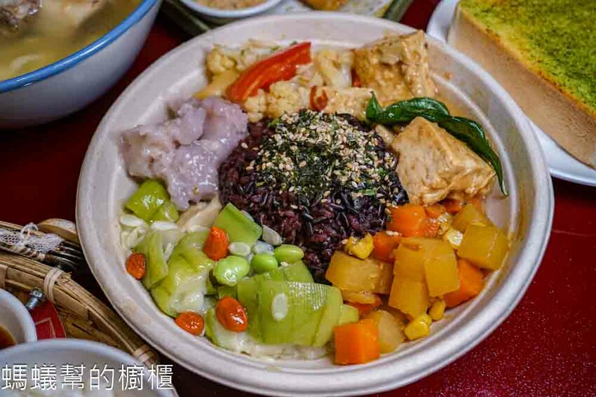 台中市南屯區有春茶館 | 台中南屯美食茶館，經典麻油雞、蜜糖粳粽冰、魷魚螺肉蒜，點心飲料高水準，聚餐包廂都合宜！ - 螞蟻幫的櫥櫃